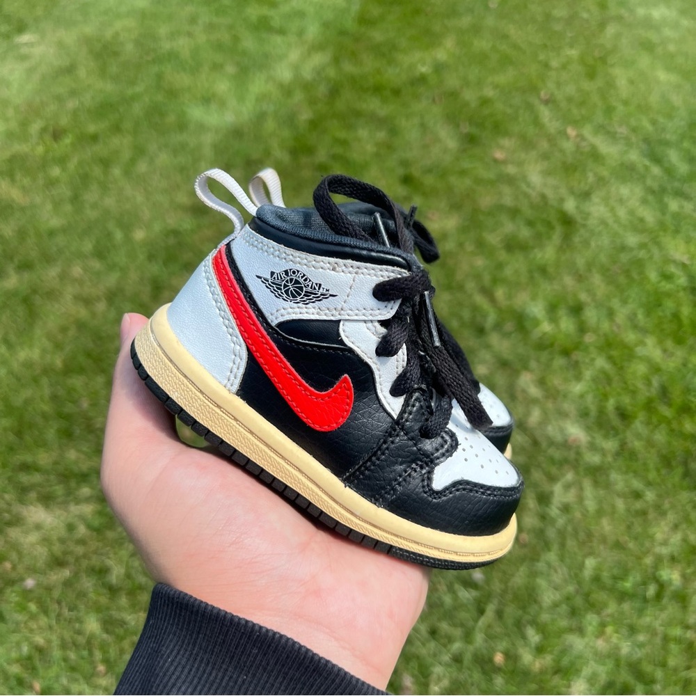 Nike Air Jordan 1 Mid TD Black Chile Red Shoes Sneakers 640735-07 Size 5c